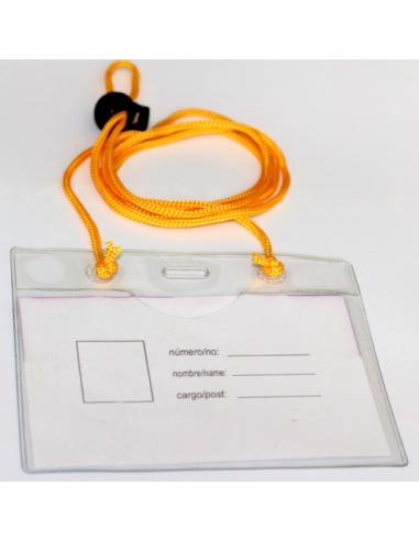 CAJA 50 FUNDAS IDENTIFICACION PVC APAISADO 70X105MM CON CORDON + BOLA AJUSTABLE IBERPLAS 1077CO50